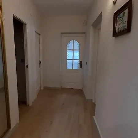 Adela Вилла Кампелло